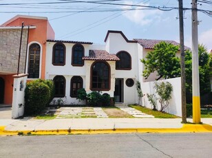 Doomos. Casa en Venta en Fraccionamiento Arboledas de San Javier Pachuca Hidalgo