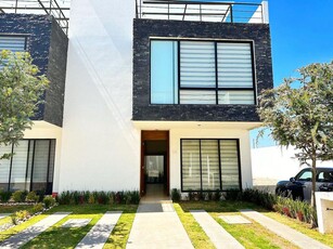 Doomos. Casa en Venta en Residencial NuHaus San Mateo Atenco