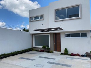 Doomos. Casa en Venta Garza en San Salvador Tizatlali, Metepec 24-1102