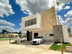 Doomos. Venta de casa en privada residencial Cholul, Mérida