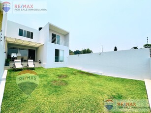 Doomos. Venta de casa sola en privada, Jardines de Ahuatepec, Cuernavaca, MorelosClave 4966