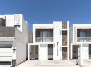 Encantadora Casa Ubicada En Residencial Villas De Las Palmas, Viñedos - Torreón