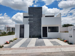 Estrena Casa En San Isidro Juriquilla Con Habitación En Pb C