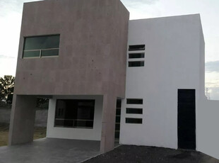Hermosa Casa En Provincia Santa Elena, 3 Recámaras, Estudio,
