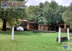 Venta de casa, amplio terreno, Santa María, Cuernavaca…Clave 3241