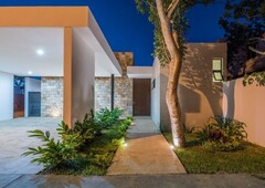 Última casa en venta de una planta en privada con amenidades al norte de Mérida