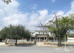 CASA EN RENTA CON USO DE SUELO PARA OFICINA, KINDER O GUARDERIA, MONTERREY, NL.