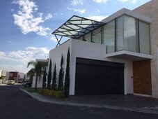 casa venta juriquilla 3 recamaras jardin cochera techada amplios espacios