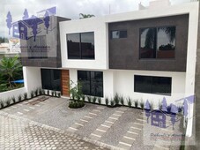 doomos. casa en venta en fraccionamiento con vigilancia, cuernavaca morelos