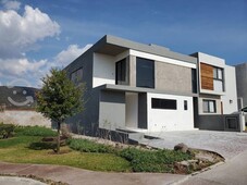 se vende espectacular casa en altozano,