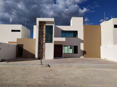 Casa Al Norte De Mérida Con Piscina Y Gran Terreno