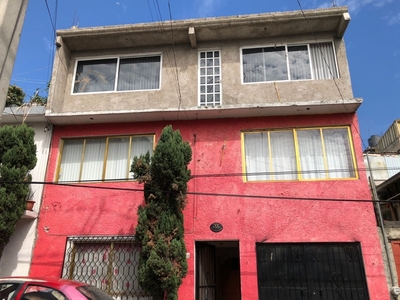 Casa Con Departamentos En Venta, Pedregal De Santo Domingo, Coyoacán - Casa En Remate