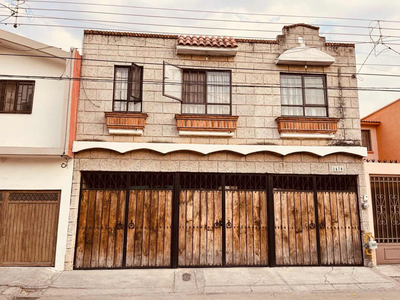 Vendo Casa Muy Amplia En Fraccionamiento La Pradera