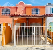 Doomos. Casa Ampliada en Venta en Porto Alegre Cancun CLM6083