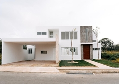 Doomos. Casa en San Diego Cutz con 3 Recámaras, una en planta baja en Conkal,Mérida,Yucatán.