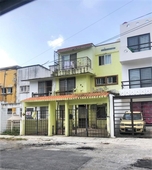 Doomos. Casa en Venta de 5 Recámaras, 3 Niveles en Privanza La Loma, SM 39, Cancún