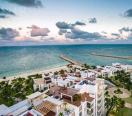 Doomos. Departamento en Venta en Cancún LA AMADA Frente Al Mar Penthouse de 3 Recámaras. Playa Mujeres