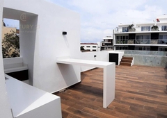 Doomos. Hermoso Penthouse de 3 rec. en venta a media cuadra de 5ta avenida en Playa del Carmen P3568
