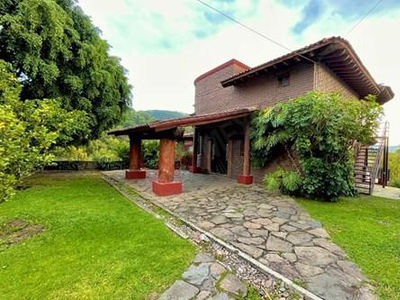 Casa En Renta Mensual, Zona Centrica Valle De Bravo, Vista A Las Montañas.