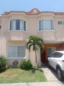 En Venta Bonita Casa En Condominio