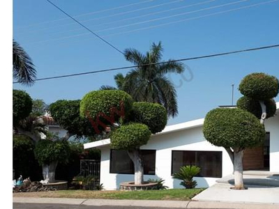 Estrena Casa Amplia 1 Planta T. 731m2 Y C. 281m2 +alberca / Lomas De Cocoyoc