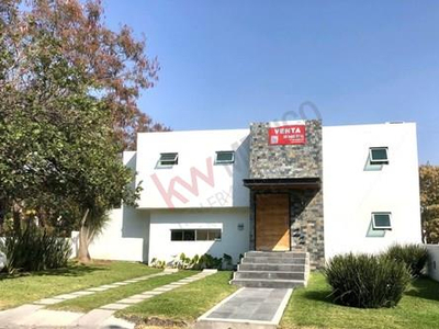 Venta Casa 3 Recámaras T.350m2 C.227m2 Lomas De Cocoyoc