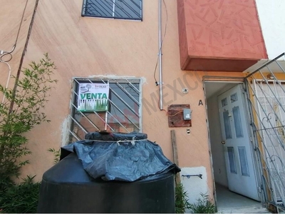 Casa en venta con estacionamiento y una recámara, a 7.5 km de la Ciudad de México