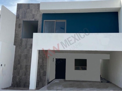 Casa en Venta con recámara en planta baja, Villa de las Palmas, Sector Viñedos, Torreón, Coahuila
