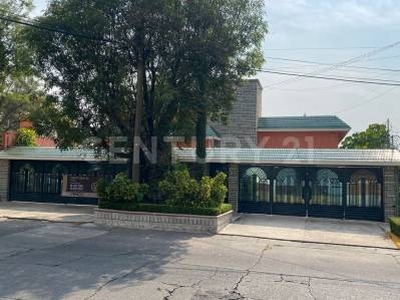 Casa en Venta en Circuito Novelistas, Satélite, Naucalpan.