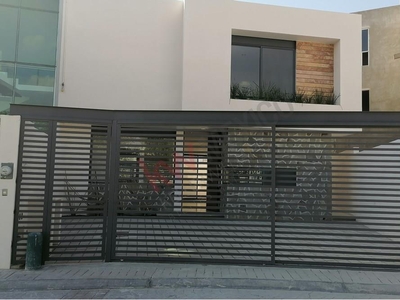 Se vende casa nueva en Milenio III, Querétaro, Qro.