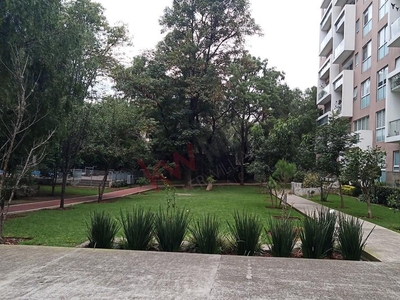 Venta Departamento con amenidades y jardín en bosque de tepepan