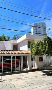 Casa en Venta en Altamira, cerca a Plaza Patria