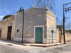 Doomos. Casco de casa colonial en venta en San Juan, calle principal.