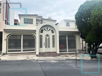 Doomos. CASA EN VENTA CIUDAD SATELITE ZONA MONTERREY SUR