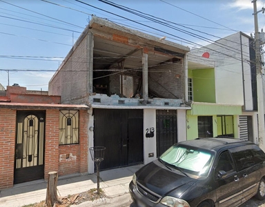 Doomos. Casa en Venta, Querétaro, Qro. Col. Villas de Santiago, Calle Santiago Atitlan.
