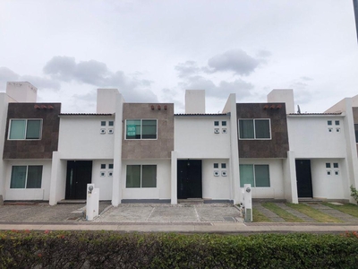 Doomos. Hermosa Casa en Renta en Condominio en privada en Santa Fe Juriquilla, Qro.