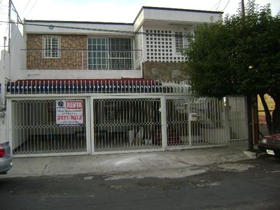 Amplias oficinas en renta en colonia Arcos Vallarta GDL