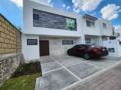 Casa Nueva En Venta En Juriquilla San Isidro, 3 Habitaciones
