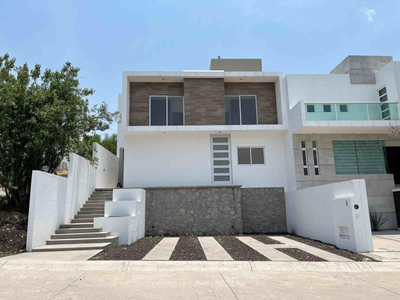 Se Vende Hermosa Casa En Real De Juriquilla, Jardín, 3 Recam