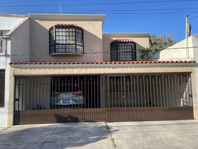 Casa en venta al sur en Fraccionamiento Prados del Sur