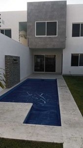 Casa nueva en venta en Lomas Trujillo con alberca