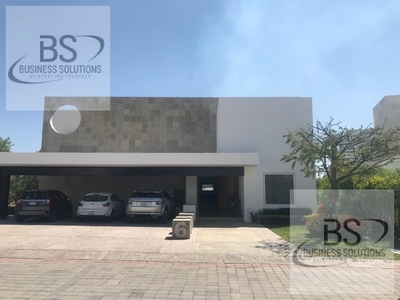 Doomos. AV/ CASA EN RENTA AMUEBLADA VILLAS CLUB REGENCY JURICA QUERETARO