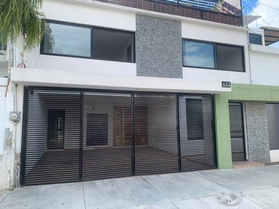 Doomos. Casa en Venta en Col. Camino Real Zapopan, Jal