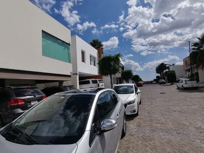 VENTA DE RESIDENCIA EN LOMAS DE ANGELOPOLIS 1