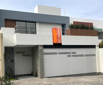 Doomos. Casa en venta de 4 recamaras en Colima, Colima