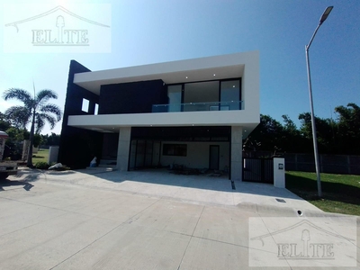 Doomos. CASA EN VENTA EN FRACCIONAMIENTO RIO DEL DORADO