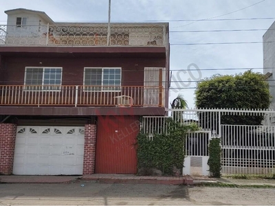 Casa en venta con dos departamentos en Fracc. Alicia Carrillo, area de Las Palmas. Tijuana, BC.