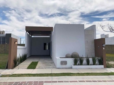 CASA EN VENTA, MAYORAZGO, UNA PLANTA, NUEVA, EXCELENTES ACABADOS, 3 RECAMARAS.