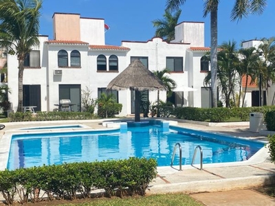 Casa en VENTA Resid PORTOFINO, Sm 18, 3 Rec, Alberca, Seg 24/7, Cancún, Q. Roo