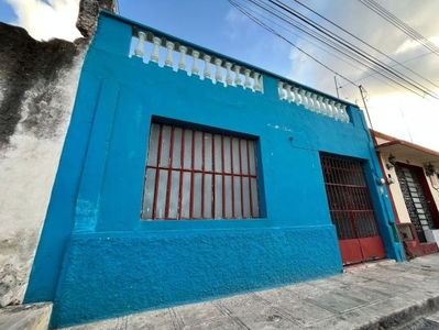 Casa para remodelar, en el Centro de la ciudad de Mérida, Barrio de Santiago.